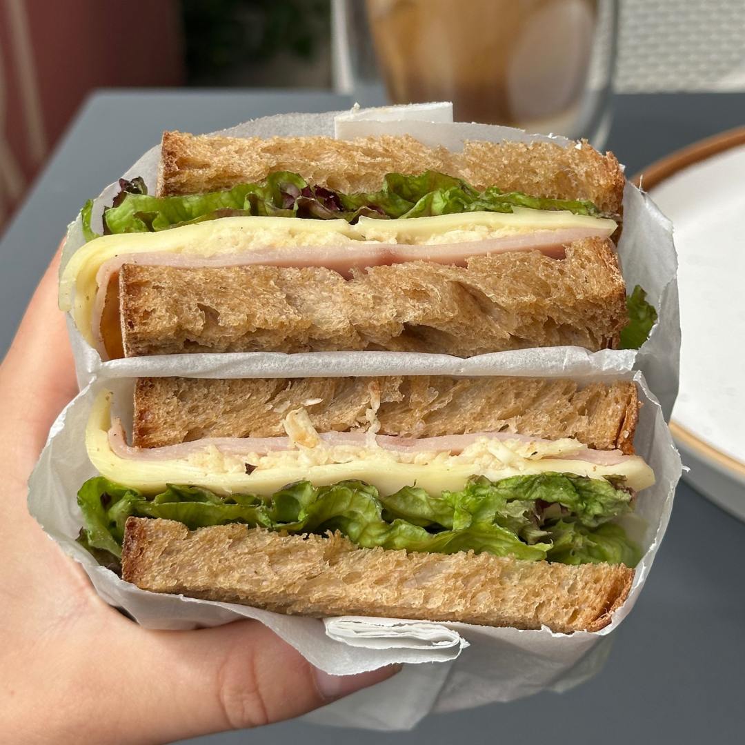 sandwich-sunca-cascaval-telina-ana-pan